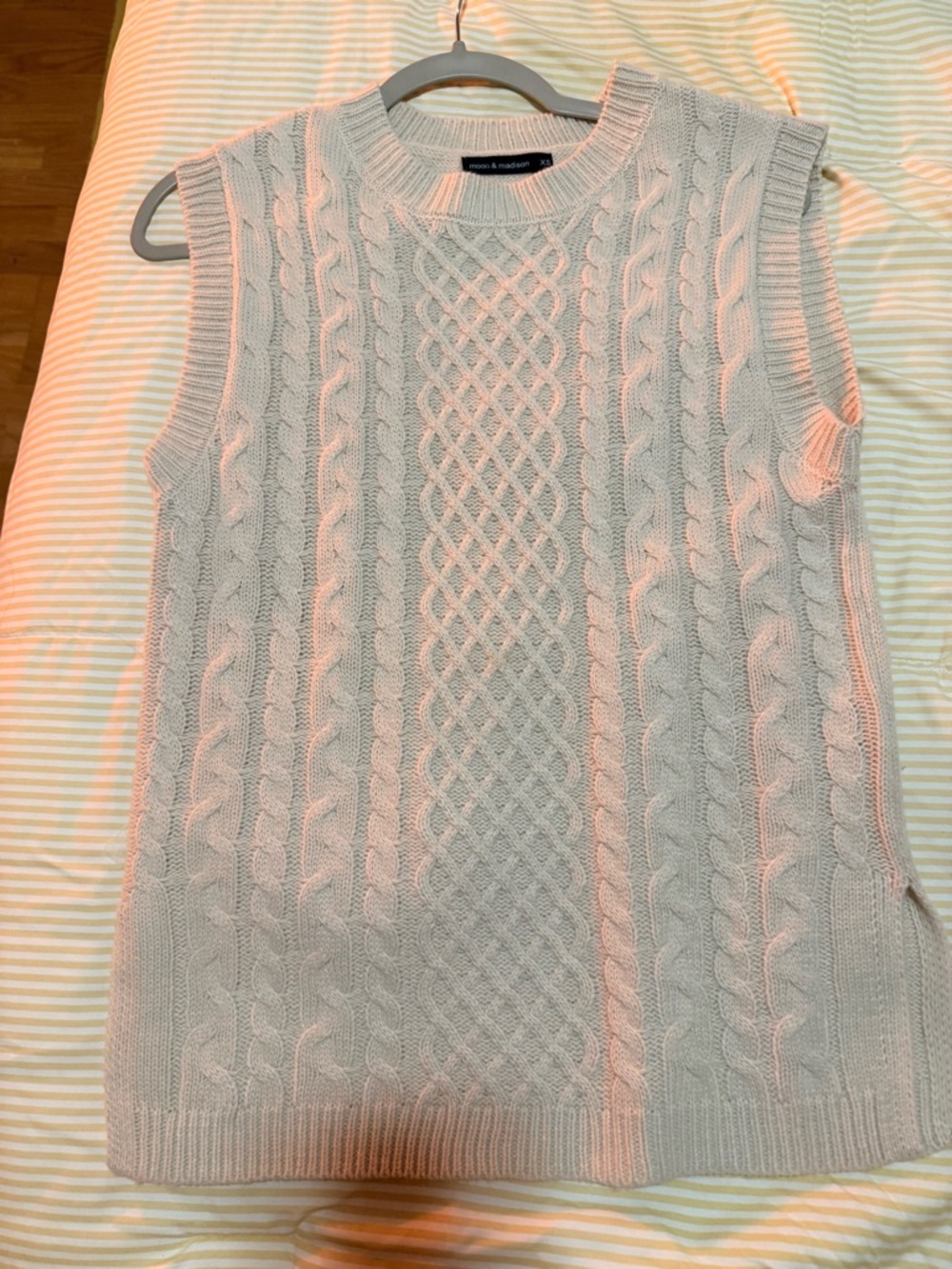 moon & madison Cream Cable Knit Sleeveless V-Neck Sweater Vest